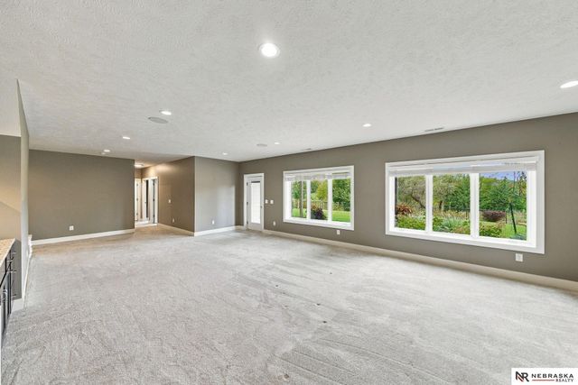 9200 Rattlesnake Road, Lincoln, NE 68520
