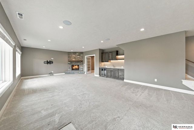 9200 Rattlesnake Road, Lincoln, NE 68520