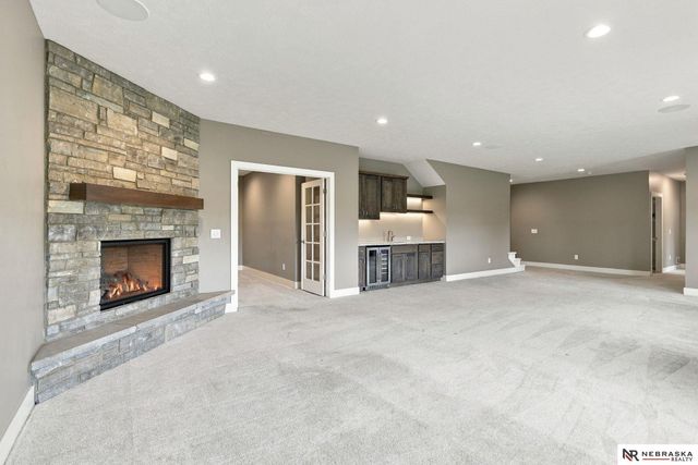 9200 Rattlesnake Road, Lincoln, NE 68520