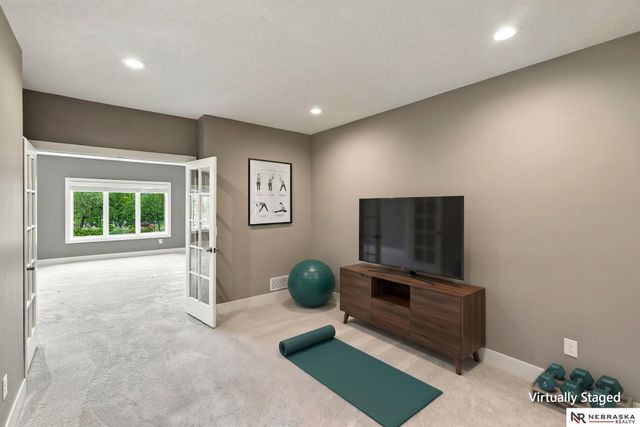 9200 Rattlesnake Road, Lincoln, NE 68520