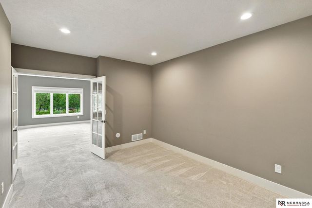 9200 Rattlesnake Road, Lincoln, NE 68520