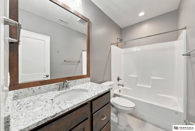 9200 Rattlesnake Road, Lincoln, NE 68520