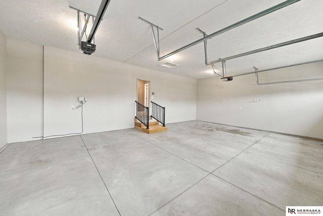 9200 Rattlesnake Road, Lincoln, NE 68520
