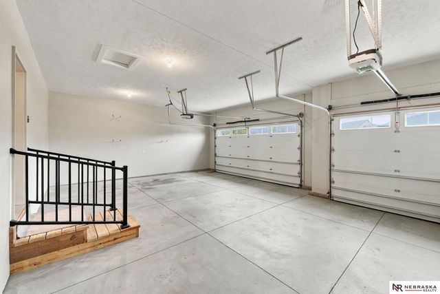 9200 Rattlesnake Road, Lincoln, NE 68520
