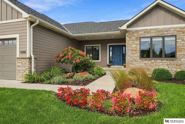 9200 Rattlesnake Road, Lincoln, NE 68520