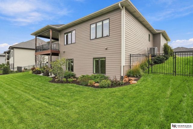 9200 Rattlesnake Road, Lincoln, NE 68520