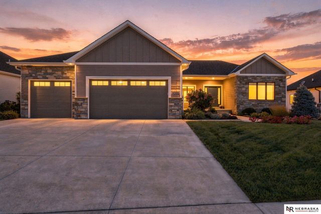9200 Rattlesnake Road, Lincoln, NE 68520