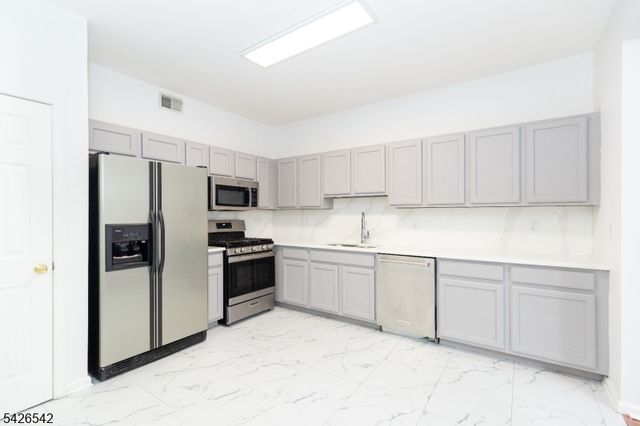 148 Forest Dr 148, Piscataway Twp., NJ 08854