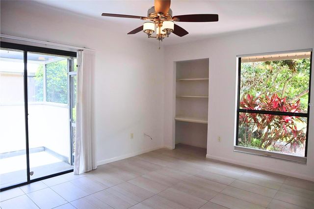 4820 KESTRAL PARK CIRCLE 18, Sarasota, FL 34231