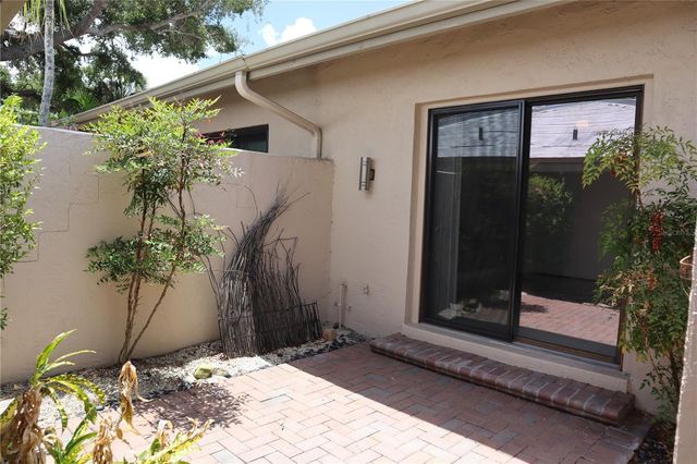 4820 KESTRAL PARK CIRCLE 18, Sarasota, FL 34231