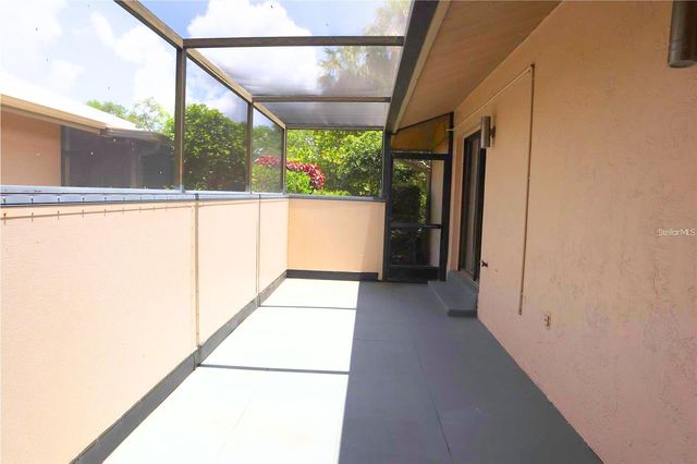 4820 KESTRAL PARK CIRCLE 18, Sarasota, FL 34231