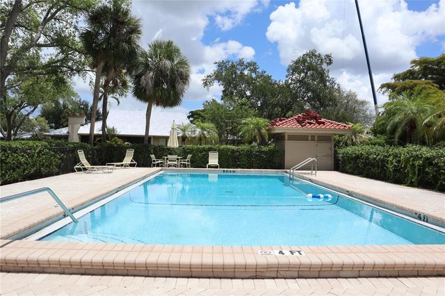 4820 KESTRAL PARK CIRCLE 18, Sarasota, FL 34231