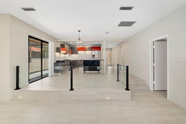 4820 KESTRAL PARK CIRCLE 18, Sarasota, FL 34231