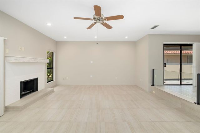 4820 KESTRAL PARK CIRCLE 18, Sarasota, FL 34231