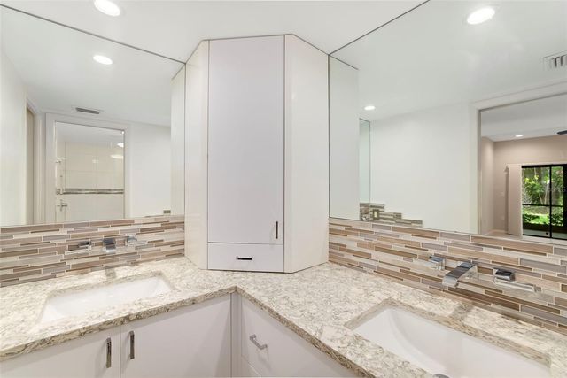 4820 KESTRAL PARK CIRCLE 18, Sarasota, FL 34231