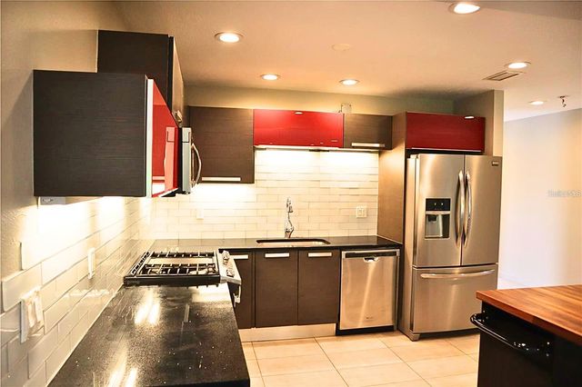 4820 KESTRAL PARK CIRCLE 18, Sarasota, FL 34231