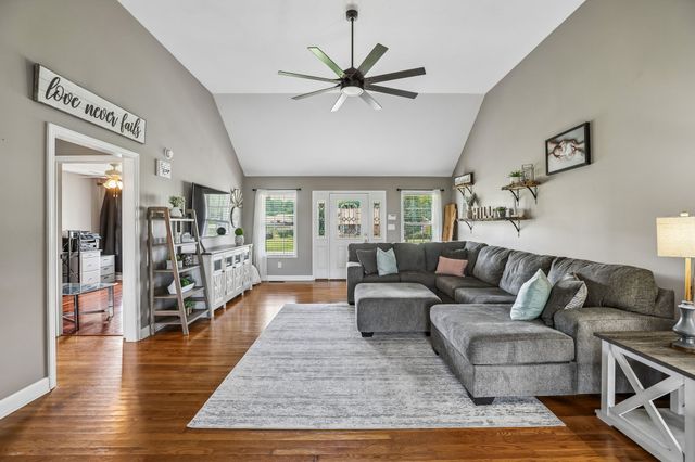 185 Favre Cir, Winchester, TN 37398