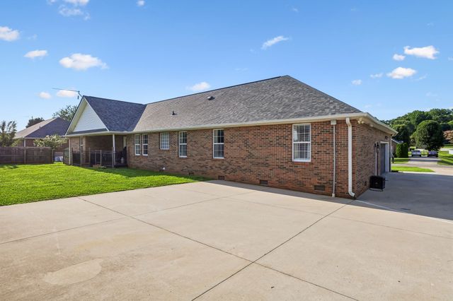 185 Favre Cir, Winchester, TN 37398