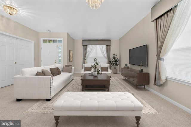 7 ALLISTER LN, Columbus, NJ 08022
