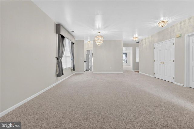 7 ALLISTER LN, Columbus, NJ 08022