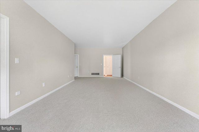 7 ALLISTER LN, Columbus, NJ 08022