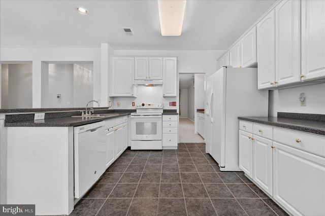 7 ALLISTER LN, Columbus, NJ 08022