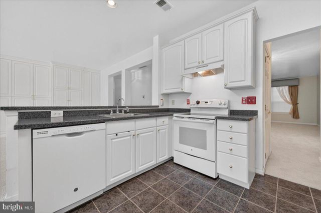 7 ALLISTER LN, Columbus, NJ 08022