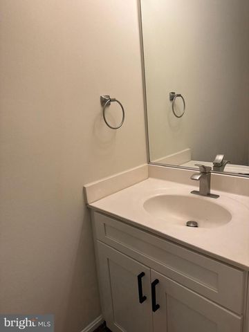 6711 VILLAGE PARK DR, Greenbelt, MD 20770