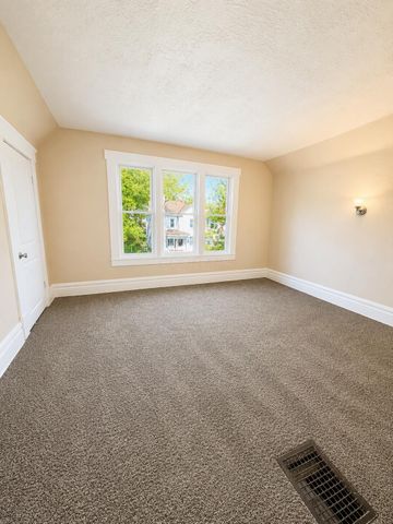 70 N Warren Avenue, Columbus, OH 43204
