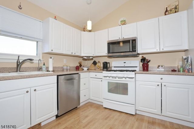 79 Highview Ter, Rockaway Twp., NJ 07801