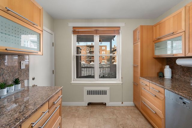 60 Sutherland Rd 4, Boston, MA 02135