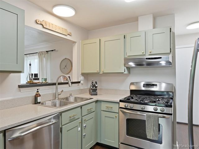 3330 Blasser Drive, Lake Orion, MI 48359