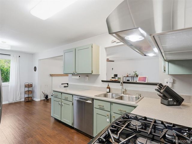 3330 Blasser Drive, Lake Orion, MI 48359
