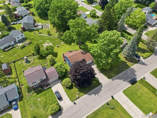 3330 Blasser Drive, Lake Orion, MI 48359