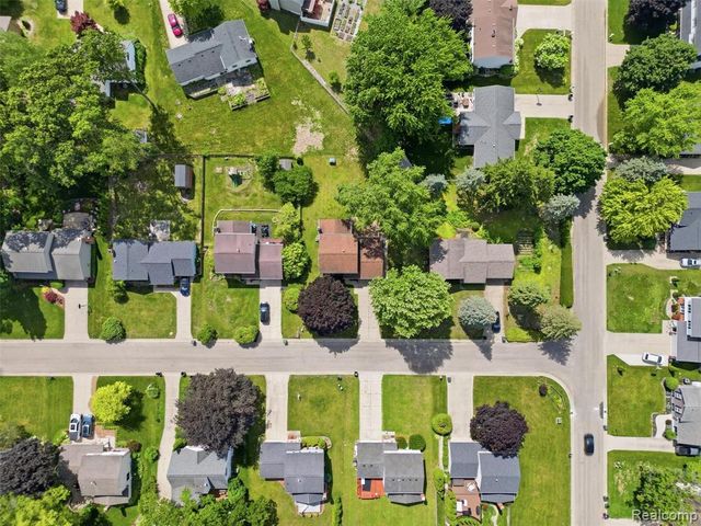3330 Blasser Drive, Lake Orion, MI 48359
