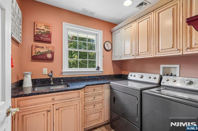 724 Ewing Avenue, Franklin Lakes, NJ 07417