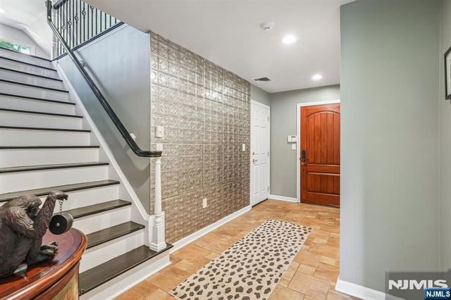 724 Ewing Avenue, Franklin Lakes, NJ 07417