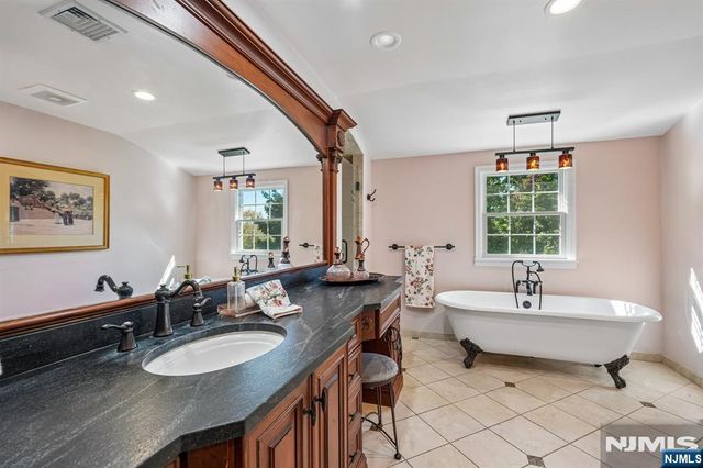 724 Ewing Avenue, Franklin Lakes, NJ 07417