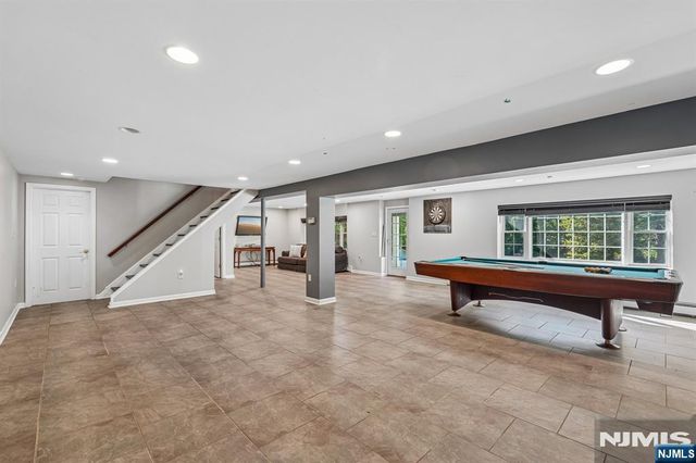 724 Ewing Avenue, Franklin Lakes, NJ 07417