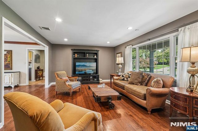 724 Ewing Avenue, Franklin Lakes, NJ 07417