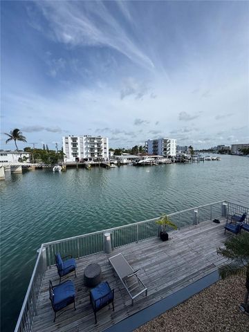 8080 Tatum Waterway Drive 17, Miami Beach, FL 33141