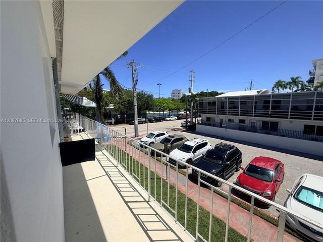 8080 Tatum Waterway Drive 17, Miami Beach, FL 33141