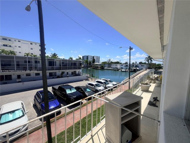 8080 Tatum Waterway Drive 17, Miami Beach, FL 33141