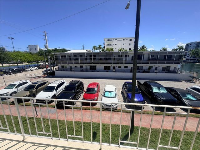 8080 Tatum Waterway Drive 17, Miami Beach, FL 33141