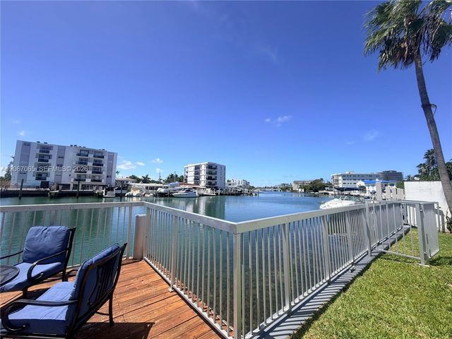 8080 Tatum Waterway Drive 17, Miami Beach, FL 33141