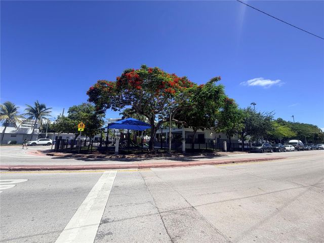 8080 Tatum Waterway Drive 17, Miami Beach, FL 33141