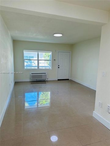 8080 Tatum Waterway Drive 17, Miami Beach, FL 33141
