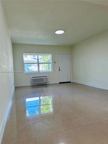 8080 Tatum Waterway Drive 17, Miami Beach, FL 33141