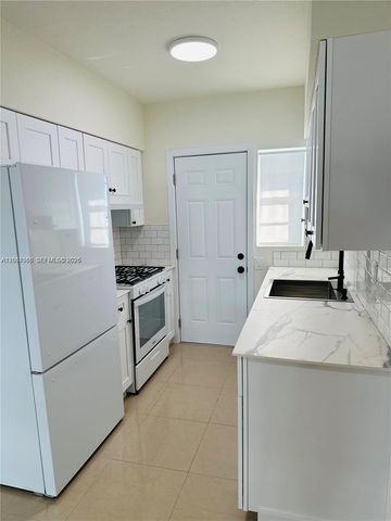8080 Tatum Waterway Drive 17, Miami Beach, FL 33141