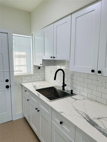 8080 Tatum Waterway Drive 17, Miami Beach, FL 33141